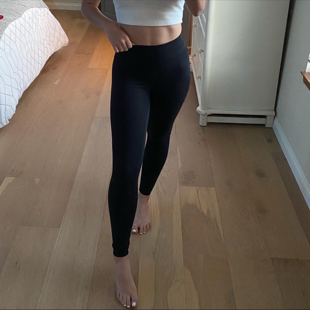 BLACK LEGGINGS